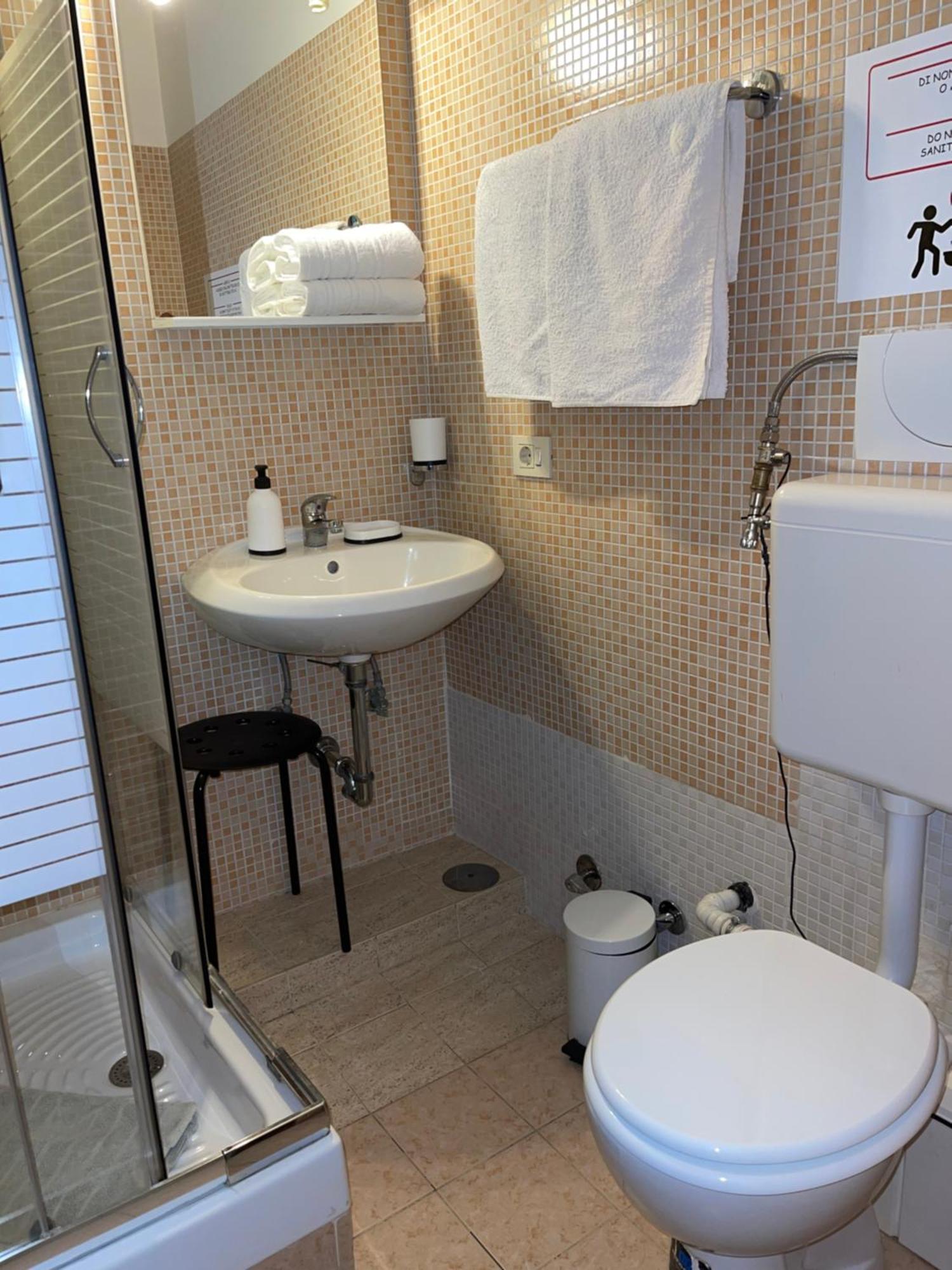 Guest House Meret Roma Eksteriør bilde